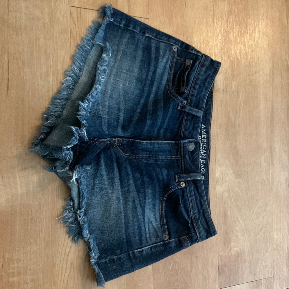 American Eagle vintage hi-rise festival Jean shorts. Size 4